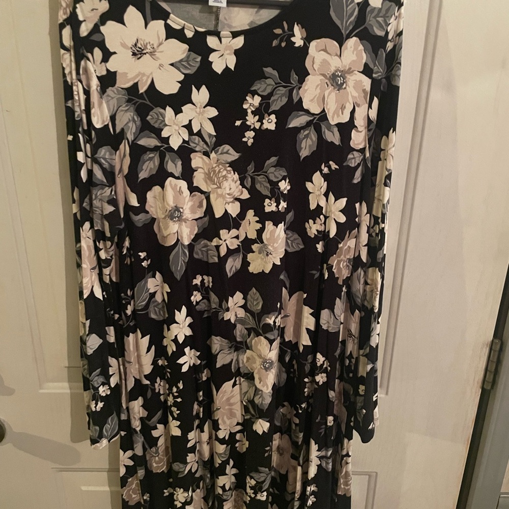 Old Navy Floral Dress in Black and Cream